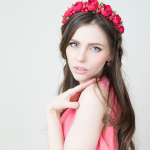 Entdecken Sie Trendige Frisuren mit Stirnband für Jede Jahreszeit und Jeden Anlass!