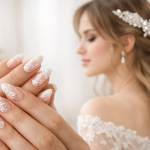 Die besten 3 Spitzen-Nägel & Haaraccessoires Trends die gerade alle wollen