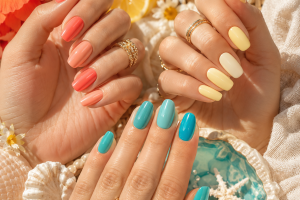 Die 3 Schönsten Sommer Nägel Farben Die Diesen Sommer Alle Blicke Auf Sich Ziehen