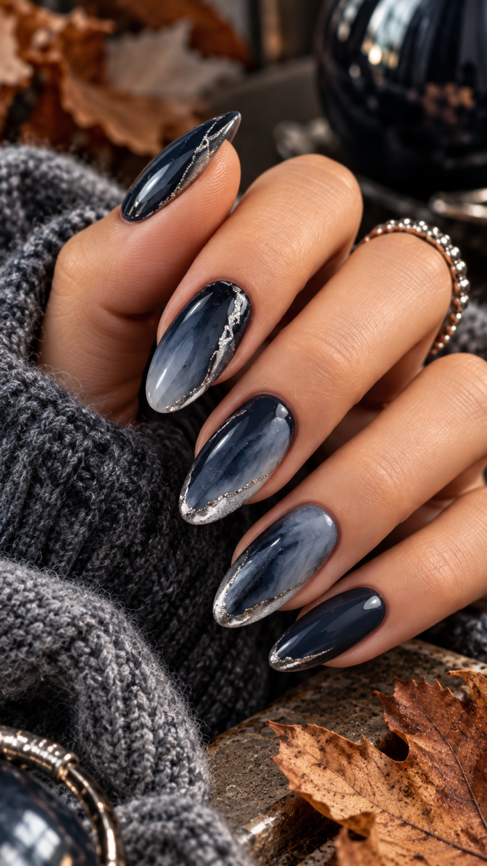 🥈 Best 2 Oktober Nägel With Stormy Ink Blue and Misty Silver Edges