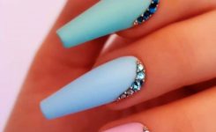 Die besten Farbtrends für Sommer-Gel-Nägel 2023 Die besten Farbtrends für Sommer-Gel-Nägel 2023