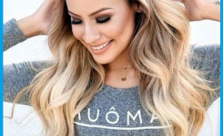 einfache-frisuren-fur-lange-haare-zum-selber-machen-frohlich-frau-frisur-welligen-blonden-haar