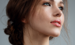 Einfache natürliche Haarfrisuren für den Alltag