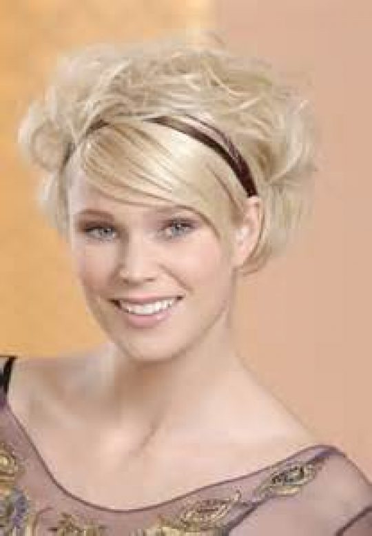 Permalink to Frau Mittleren Alters Mit Locken Frisuren Mittellang