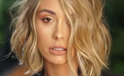 Frisur Damen Mittellange Blonade Haare Stufenschnitt Ideen
