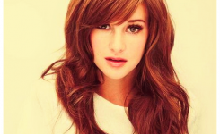 frisuren-pony-schrag-lange-glattes-haar-leicht-gewellt-geeignet-fur-die-haarfarbe-braun