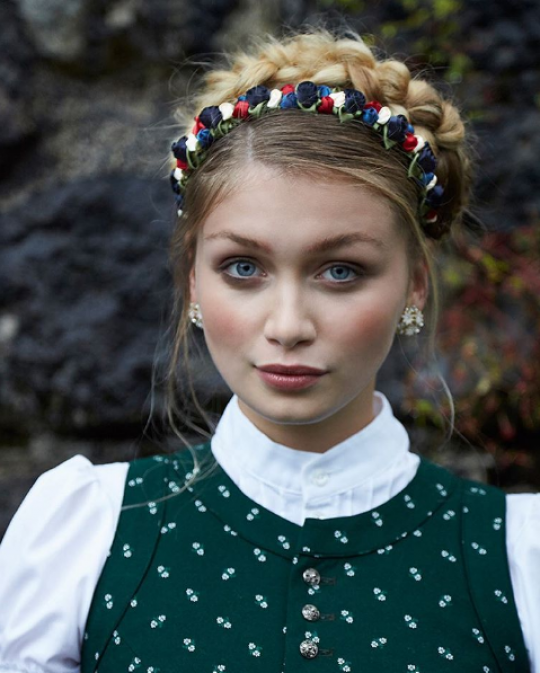 Permalink to Schöne Frisuren Trends Dirndl Damen 2017