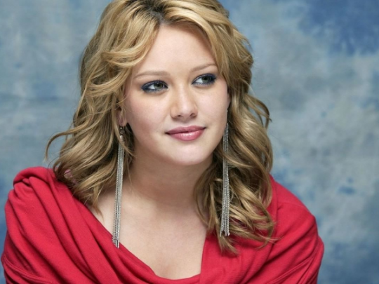 Permalink to Lange haare gewellte frisuren für ovales gesicht, Hillary Duff