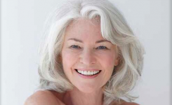 Mittellange grau haare frisuren für ältere damen. Trendfrisuren jung aussehen und schön bleiben.