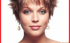 modern-frisuren-mit-pony-kurzhaar-asymmetrisch-rundes-gesicht-geeignet-fur-reife-frauen-zu-einer-familienfeier