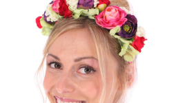 Oktoberfestfrisur mit Blumenkränzen