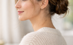 Platz 1 – Der lässige Low Bun als Klassiker für jeden Tag