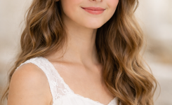 Platz 3 – Konfirmation Frisuren mit offenen Haaren und sanften Wellen