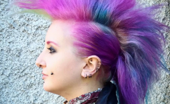 punk-frisuren-frau-lange-haare-rock-damen-stylen-selber-machen-pink-mohawk-haarteile punk-frisuren-frau-lange-haare-rock-damen-stylen-selber-machen-pink-mohawk-haarteile