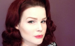 schone-pin-up-frisuren-schulterlang-roten-haaren-klassisch-elegante-frisur schone-pin-up-frisuren-schulterlang-roten-haaren-klassisch-elegante-frisur