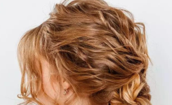 Wie man Hochsteckfrisuren für dünnes Haar stylt
