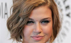 Wie man kurzhaar bob stylt