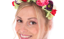 Wiesn Frisur mittellang mit Blumen