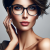 Trendige Coole Kurzhaarfrisuren für Damen mit Brille – Ein Style-Guide, der Sie Begeistern Wird
