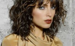 Frisuren Mit Locken Mittellang