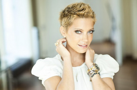 Permalink to Sehr Kurze Frisuren Damen Blonde Fröhlich Und Entspannt